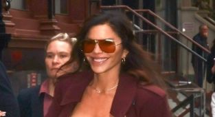 Lauren Sanchez risks spilling out of her plunging ensemble