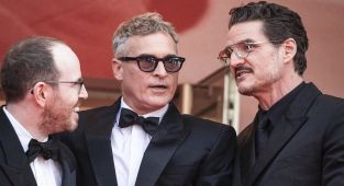 Lip reader reveals EXACTLY what Pedro Pascal said to Joaquin Phoenix