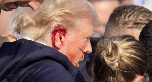 MAGA unleashes on Pulitzer Prize judges after iconic Trump pic snubbed