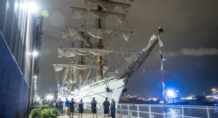 Mexican Navy ship crashes into New York’s Brooklyn Bridge, killing 2 people