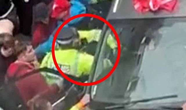 Moment Liverpool parade 'drug driver' is dragged out of car by police