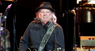 Music legend ignites explosive feud with Elon Musk