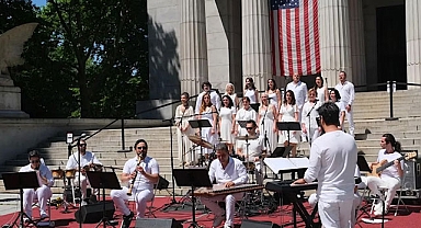 New York'ta Türk ezgileriyle yaz esintisi: Atatürk Korosu'ndan unutulmaz konser