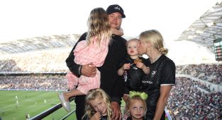 NFL quarterback Matthew Stafford abandons family for first-class seat