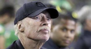 Nike founder Phil Knight reveals his stance on Trail Blazers takeover
