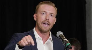Oklahoma superintendent lashes out at reporter in chaotic briefing