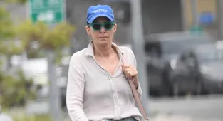 Oscar-winning actress looks unrecognizable in LA... can you guess who?