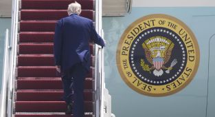 Past presidents turned down lions, horses, jewels - can Trump accept a jet?
