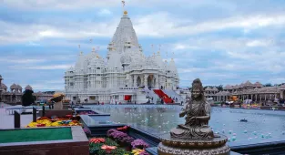Peek inside mini kingdom that looks like India but is near NYC