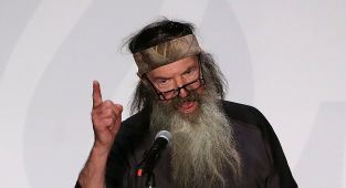 Phil Robertson dead at 79: Duck Dynasty star passes away