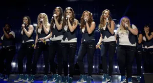 Pitch Perfect star debuts lesbian romance after divorce from co-star