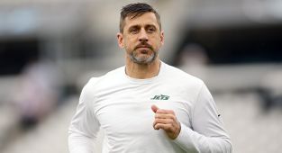 Saints should sign Rodgers after Carr retirement, claims ex-NFL star