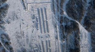 Satellite images reveal Putin gathering forces at border of Finland