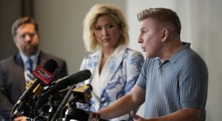 Savannah Chrisley hits out at claims she offered SEX to pardon parents
