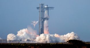 SpaceX’s Starship test-flight loses control 30 minutes after launch