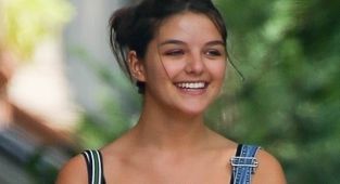 Suri Cruise, 19, is now spitting image of her mom Katie Holmes