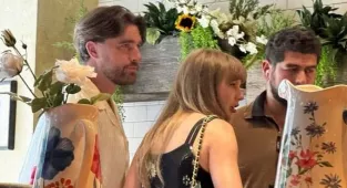 Taylor and Travis stun diners in Philadelphia as they break cover
