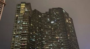 The nightmarish Chinese 'mega-town' with 20,000 crammed into one block