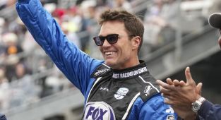 Tom Brady gets icy reception at Indianapolis 500