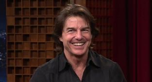 Tom Cruise's incredible act brings mom to tears on Tonight Show