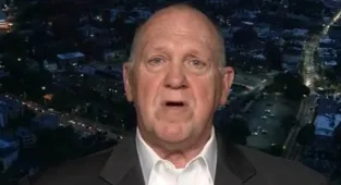 Tom Homan's gives brutal deadline to AOC after she mocked him