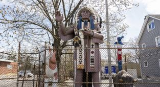 Town refuses demands to ax Native American mascot