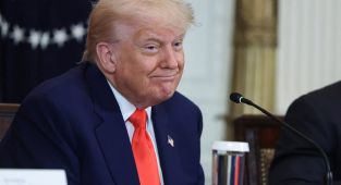 Trump cancels ALL remaining contracts with Harvard