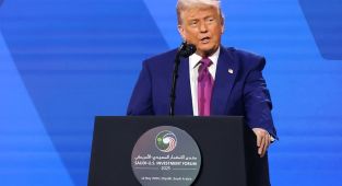 Trump ends all U.S. sanctions on Syria