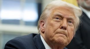Trump makes historic move to slash prescription drug prices