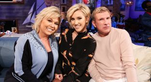 Trump pardons reality TV stars Todd and Julie Chrisley