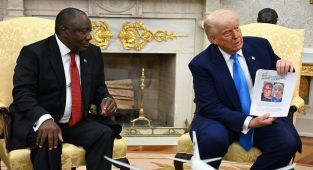 Trump shames South African president by playing 'white genocide' video