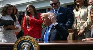 Trump tries to jump start peace talks with calls to Zelenskyy, Putin