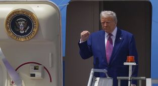 Trump's allies turn against him on $400 million Qatar plane gift