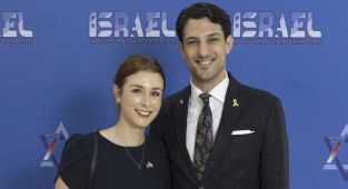Two Israeli embassy staff members killed outside Jewish museum in Washington, DC