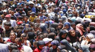 UN says famine stalks all in Gaza; Israel shoots, wounds aid seekers
