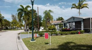 Warren Buffet's brokerage reveals the best time to purchase a home