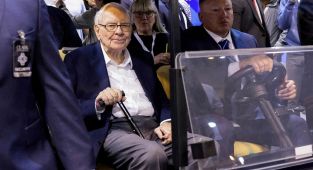 Warren Buffett reveals heartbreaking real reason he's stepping down