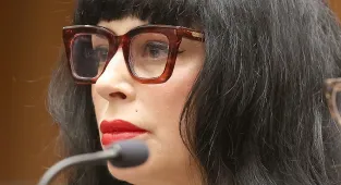 Weezer bassist's wife cleans up style act for first court date