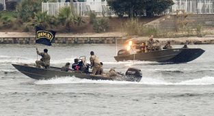 Wild moment Army Rangers go rogue and open fire at Florida beach