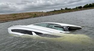 Yacht sinks in NYC's third boat crash in two weeks