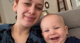 Young Aussie mum, 22, with rare cancer given just months to live