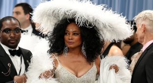 Zendaya reacts to Diana Ross, 81, upstaging her on Met Gala red carpet