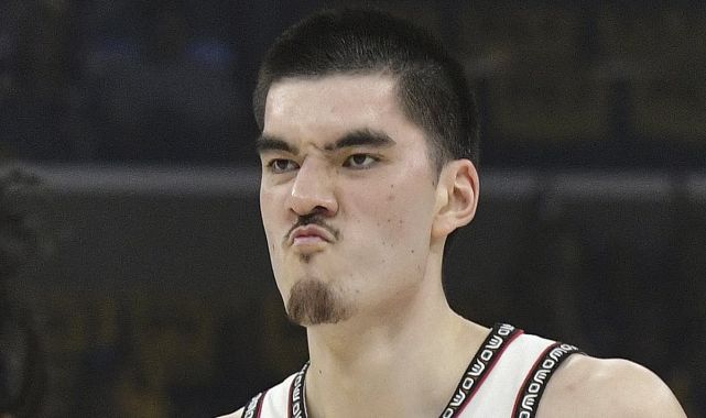 7-foot-3 NBA star charged with reckless driving