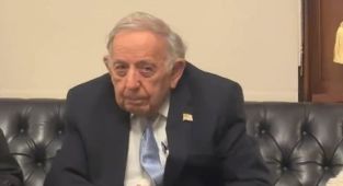 Air force vet who 'saw UFOs turn off nuclear warheads' issues warning