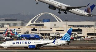 Airport issues warning over TSA lines: arrive 'extra early'