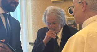 Al Pacino trolled over fashion blunder as he becomes first movie star