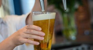 Alcohol-free beer 'raises diabetes and obesity risks'
