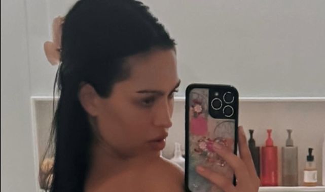 Amelia Gray Hamlin shocks as she goes naked in steamy mirror selfie