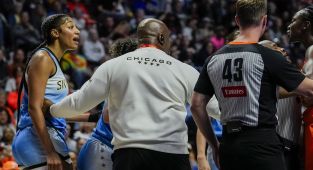 Angel Reese explodes at two rival players after having her hair pulled