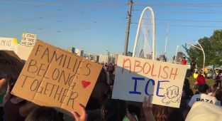 Anti-ICE mayhem explodes in Texas as cops confront protesters
